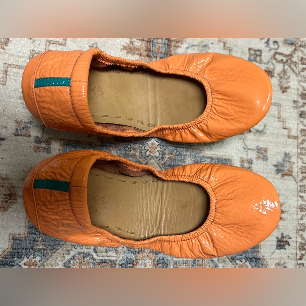 Gorgeous authentic limited edition CORAL PATENT LEATHER TIEKS by Gavrieli